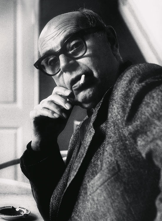 Portrait image of Poul Henningsen
