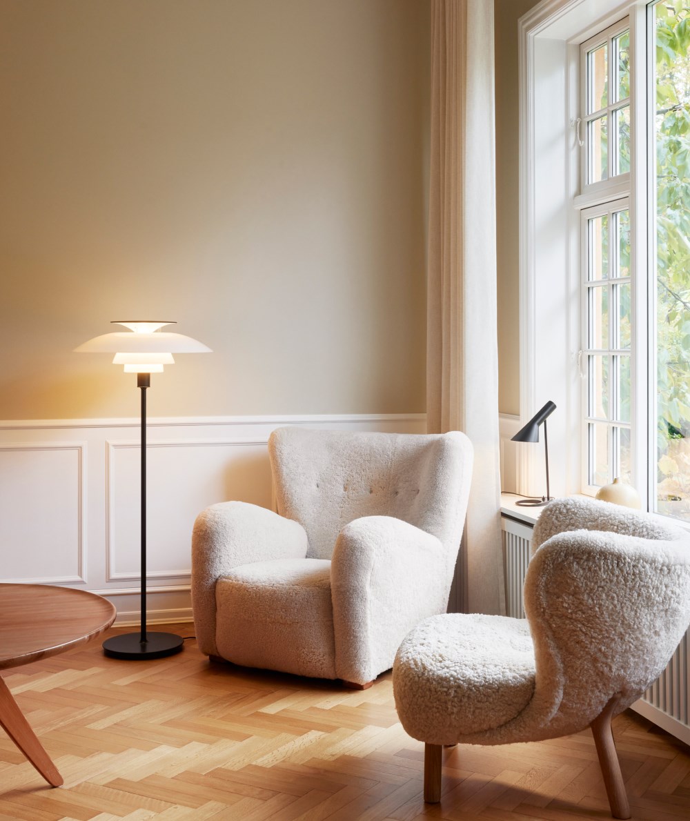 Beige scandinavian living room decorated with Louis Poulsen PH80 floor lamp 