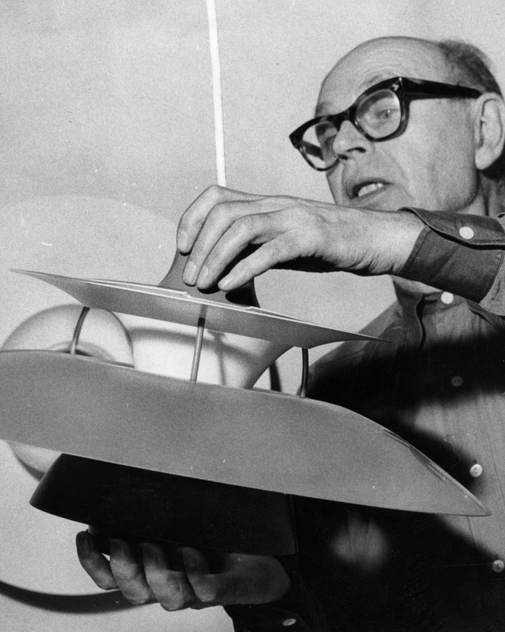 Poul Henningsen adjusting PH multi-shade lamp during design work, © 2025 Louis Poulsen.